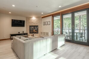 スマートテレビ、暖炉