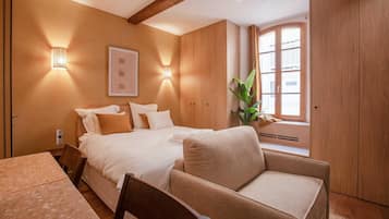 Työpöytä, silitysrauta/-lauta, vauvan matkasänky, ilmainen Wi-Fi