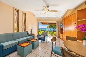 Deluxe Condo, 1 Bedroom, Lanai, Ocean View | Living room