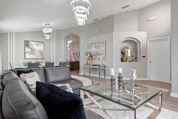 TV, table tennis - Disney-Inspired 4/3 Home+pool w/heat option (Kissimmee)