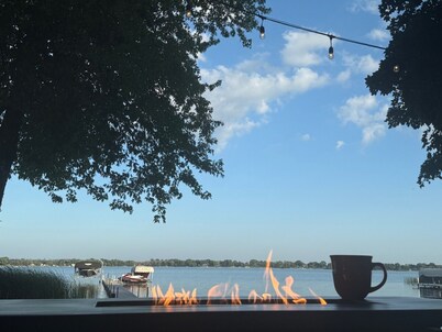 Laid-Back Lake Getaway- Amazing Views, Private Beach&Dock, Chill Deck, 2BR, 1BA
