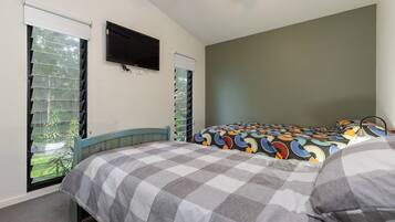 2 bedrooms, iron/ironing board, Internet