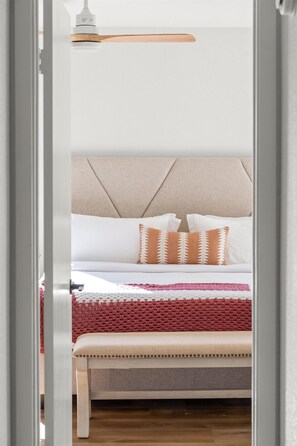 3 chambres, bureau, Wi-Fi gratuit, draps fournis