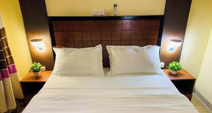 Studio meuble yaounde avec internet illimite eau chaude tele connectee cambre