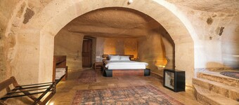 Cave Room with Traditional Turkish Bath 102