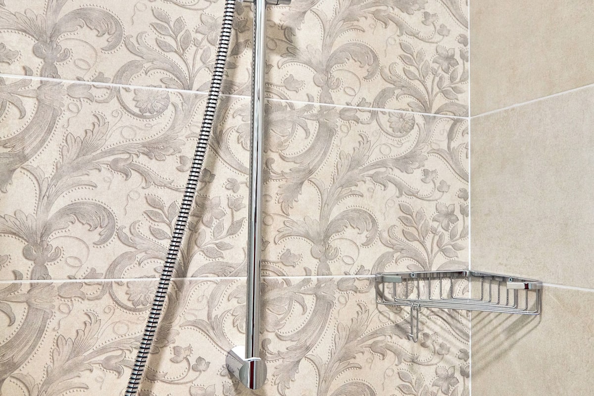 Superior Triple Room, Balcony, Partial Sea View | Bathroom | Hair dryer, towels, soap, shampoo