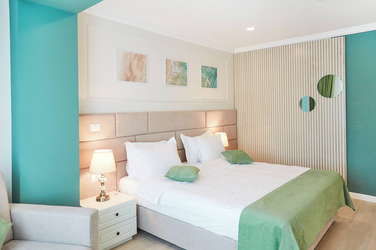 Standard Triple Room, Balcony, City View | Desk, WiFi (free)