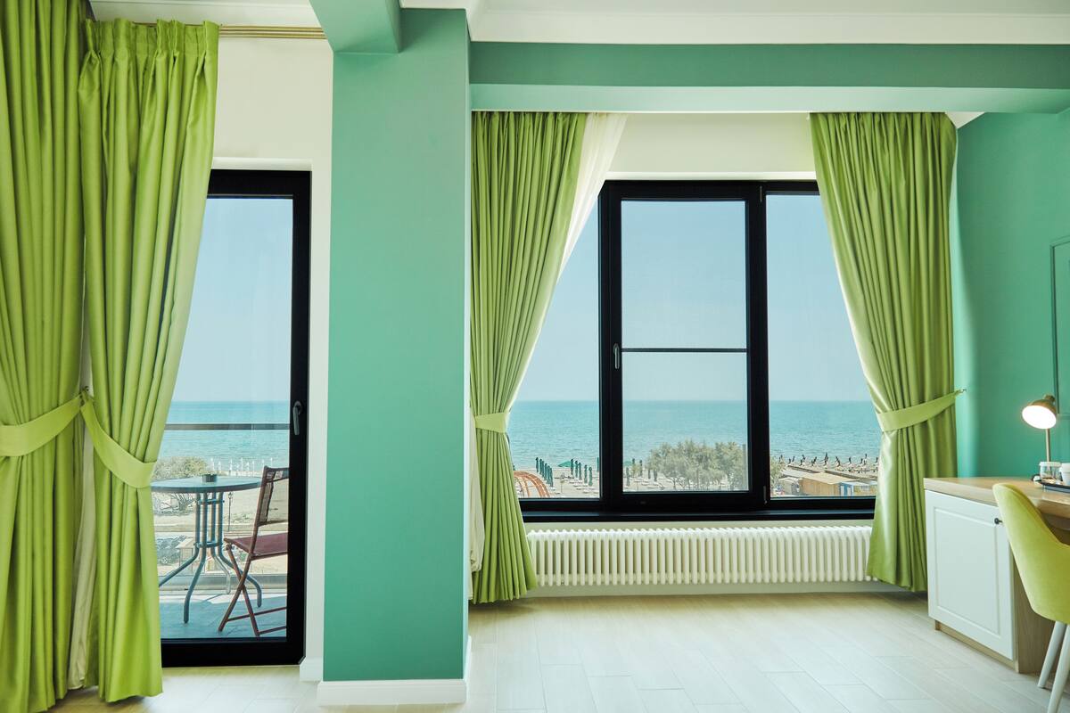 Premium Triple Room, Balcony, Sea View | Desk, WiFi (free)