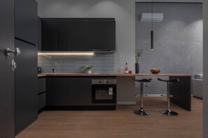 Elegant Suite | Eigene Küche | Kühlschrank, Ofen, Herdplatte, Espressomaschine