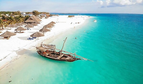 Beach - One-of-a-kind Villa with Private Rooftop Pool, 2 Bedrooms, Fully Eqpd Kitchen (Nungwi)