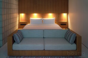 In-room safe, desk, laptop workspace, blackout curtains - Aleela Villa (Chiang Mai)