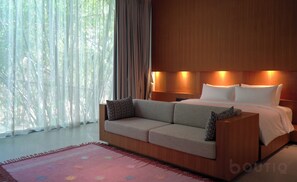 Caja de seguridad en la habitación y escritorio 