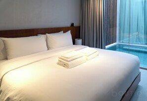 Caja de seguridad en la habitación y escritorio 