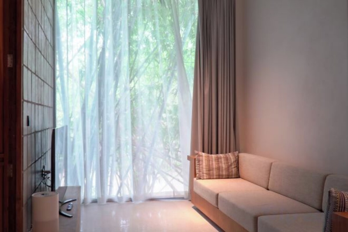 Living area | Flat-screen TV