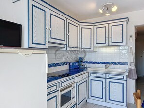 Fridge, oven, dishwasher, coffee/tea maker