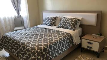 3 bedrooms, iron/ironing board, WiFi, bed sheets