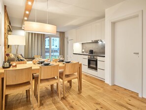 Fridge, oven, dishwasher, coffee/tea maker