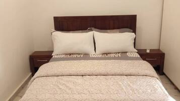 1 habitación, tabla de planchar con plancha y wifi