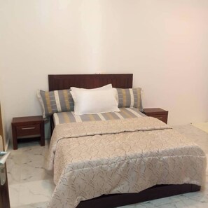 1 غرفة نوم ومكواة/لوح كي وواي فاي