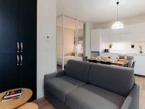 TV - Beautiful 2 bedroom apartment, Beauvoir (Paris)