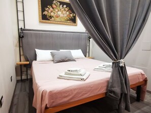 Condo club, cozinha, no piso térreo | 1 quarto, cortinas blackout, ferros/tábuas de passar roupa