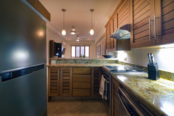 Fridge, microwave, oven, stovetop