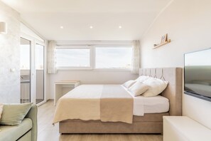 Estudi clàssic, no fumadors | Habitacions insonoritzades, planxa i posts de planxar i wifi gratuïta 