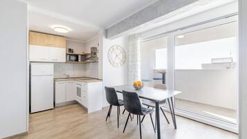 Apartment, 2 Bedrooms, Non Smoking | Private kitchen | Fridge, oven, stovetop, dishwasher