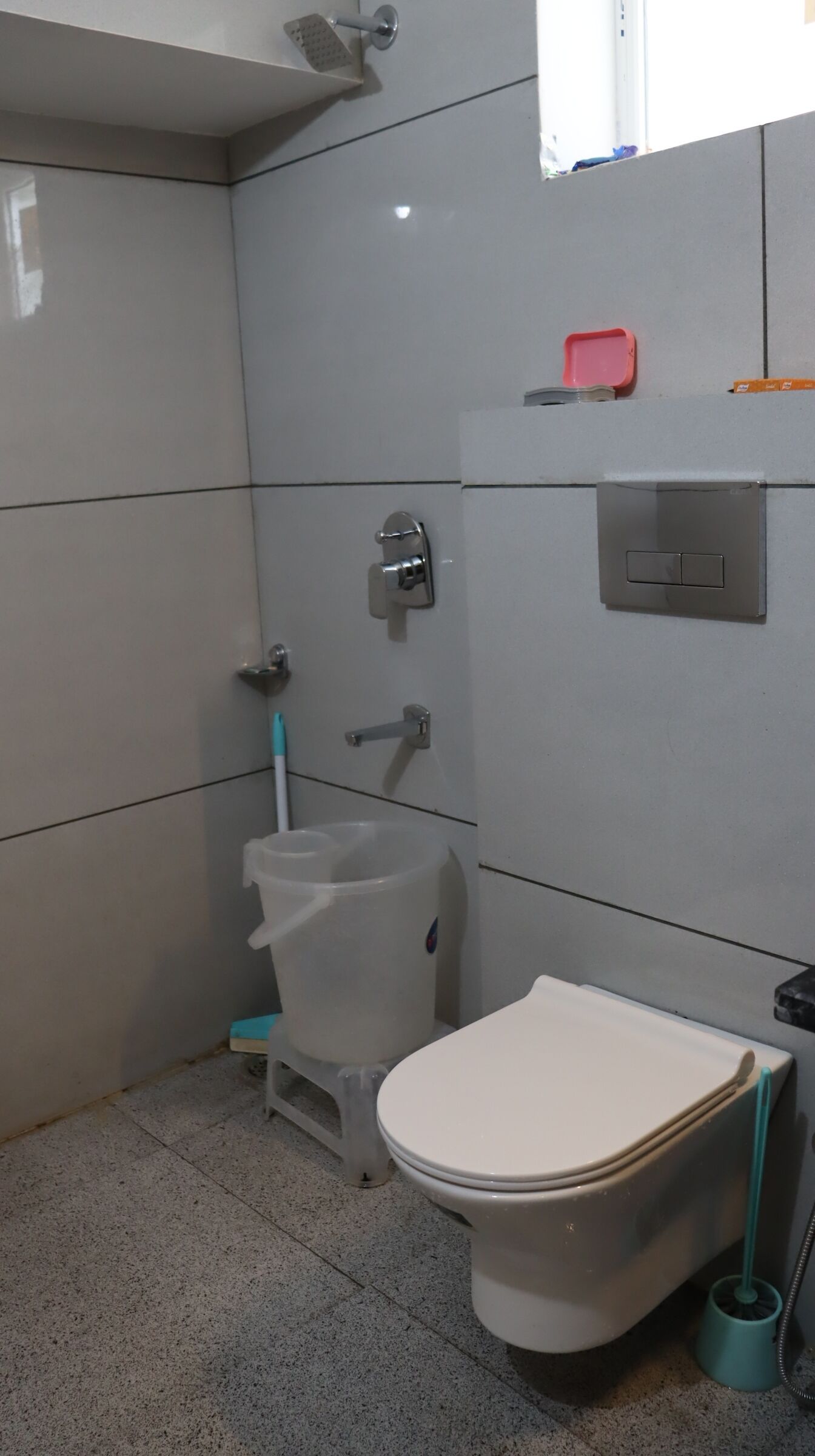 毛巾、肥皂、洗发水、卫生纸