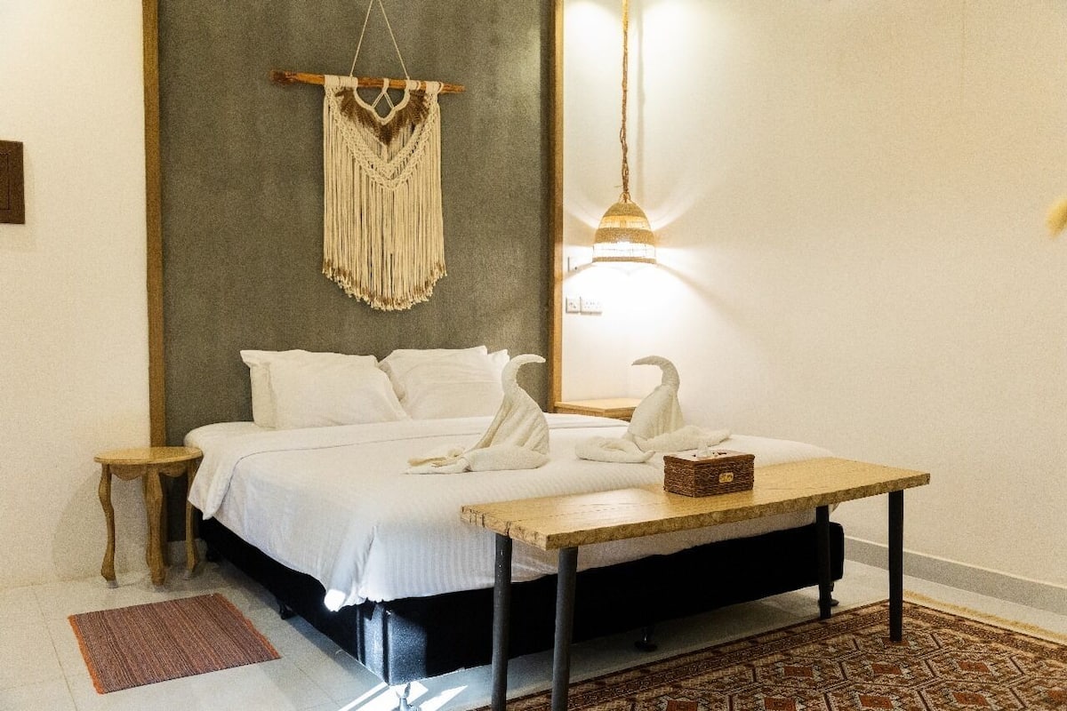 Deluxe Room, City View | Desk, WiFi (free)
