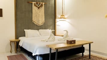 Deluxe Room, City View | Desk, free WiFi