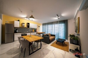 テレビ、書斎 / ワークスペース