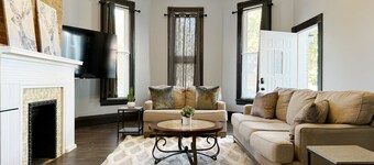 Downtown EVV 2BR- 1.5BA Apt-  Chandler A