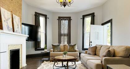 Downtown EVV 2BR- 1.5BA Apt- Chandler A