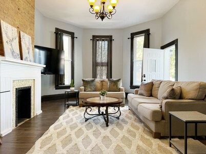 Downtown EVV 2BR- 1.5BA Apt- Chandler A