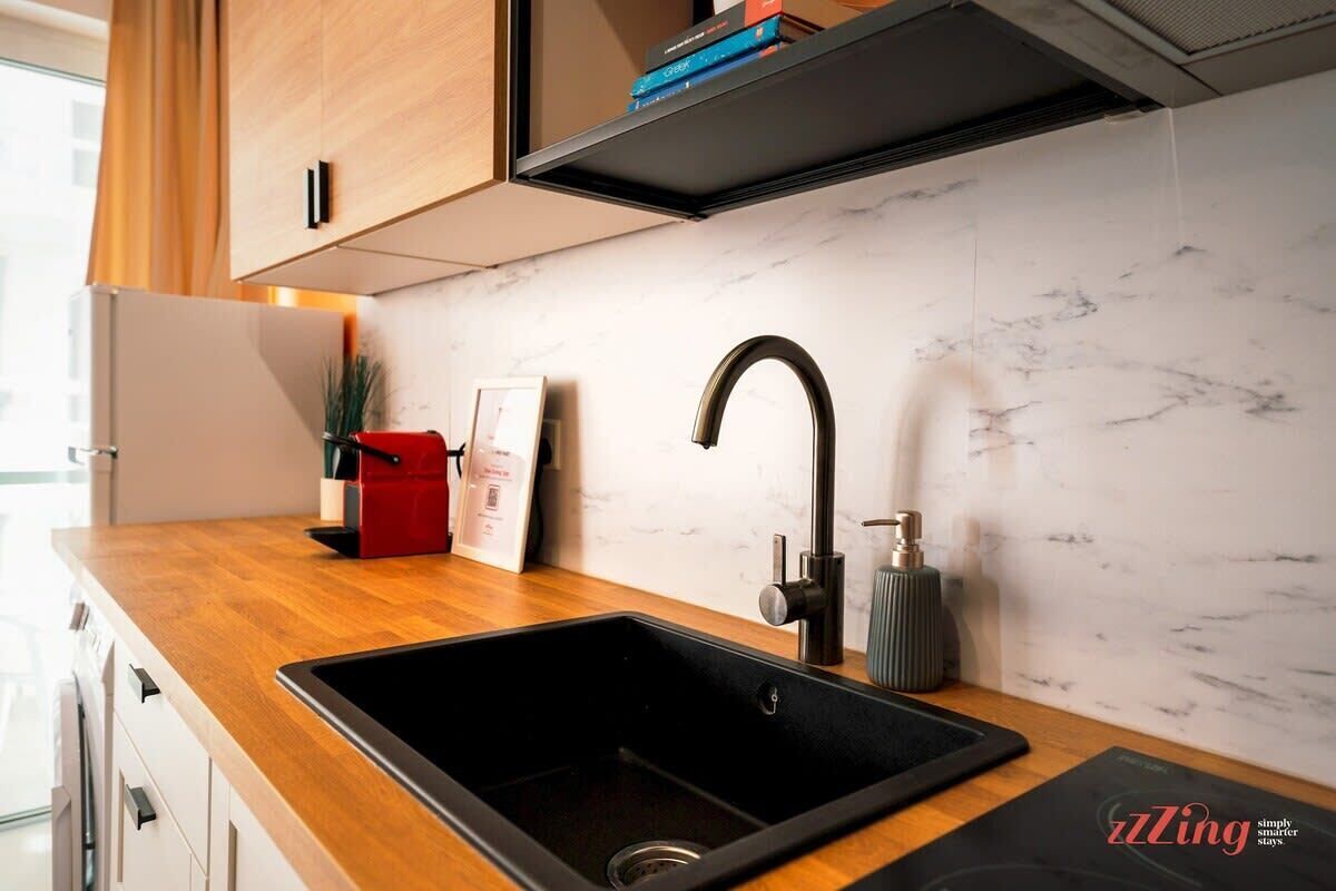 Réfrigérateur, four, plaque de cuisson, cafetière/bouilloire