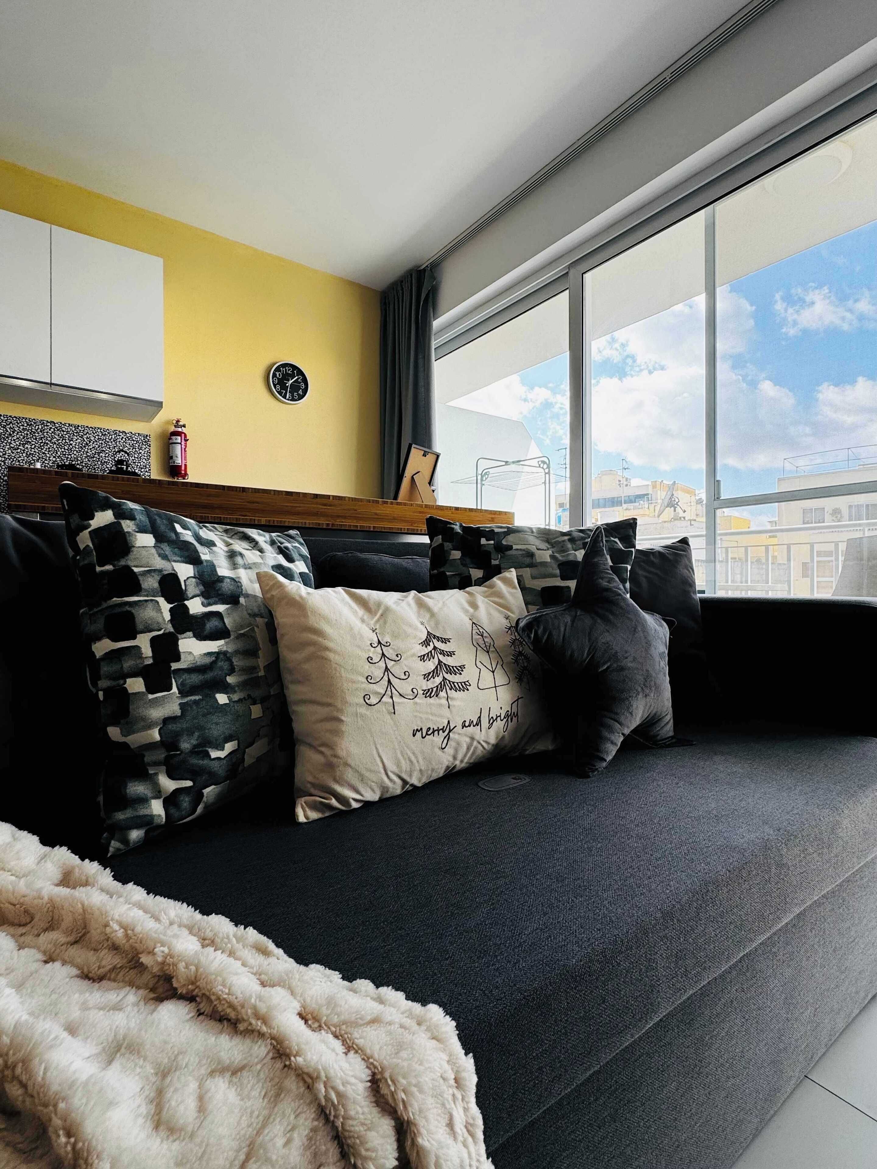 Televisión y oficina 