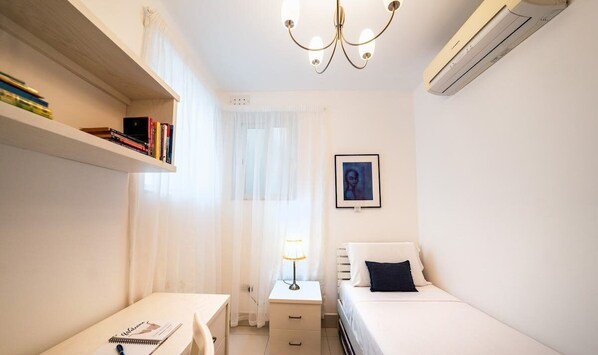 3 bedrooms, desk, iron/ironing board, travel cot