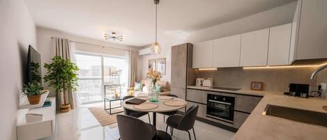 Fridge, oven, stovetop, coffee/tea maker