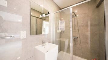 Shower, hair dryer, towels, shampoo