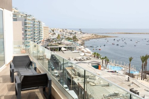 Mediterranean 2BR Seaside Home in St Paul's Bay