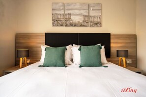 2 chambres, bureau, fer et planche Ă repasser, lit parapluie