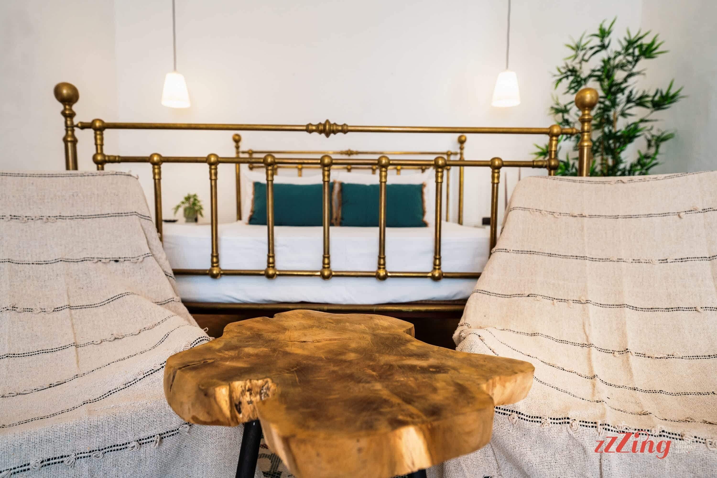 1 bedroom, desk, WiFi