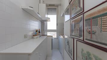 Microwave, coffee/tea maker, cookware/dishes/utensils