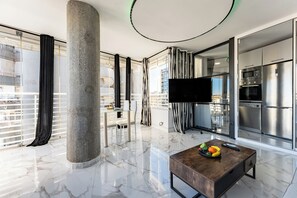 Flat-screen TV - CT 352 - Torremolinos City Towers 1 (Torremolinos)