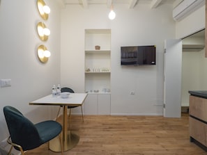 Dining - Bocconi Apartments by Rentopolis (Milan)
