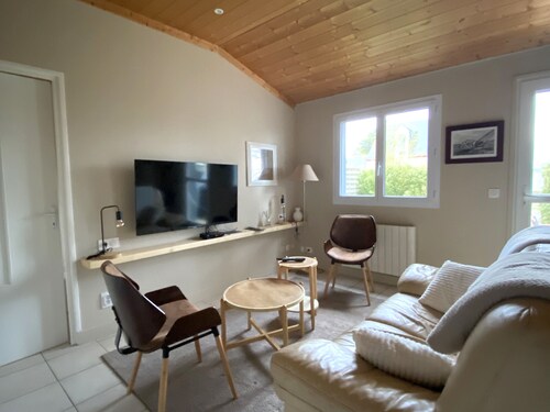 Charming ground floor apartment with private garden 500m from Loctudy