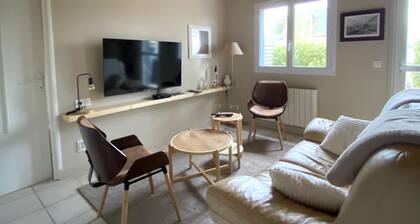 Charming ground floor apartment with private garden 500m from Loctudy