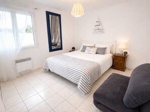 4 bedrooms, free WiFi - Spacious house near the lighthouse with Wi-Fi, pets allowed, parking, close to beach for 8 people (La Tranche-sur-Mer)