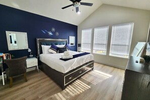 3 bedrooms, desk, WiFi